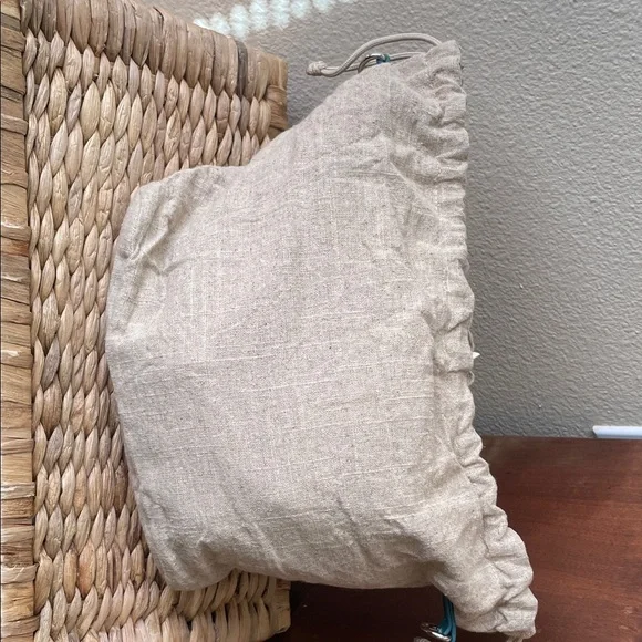 Sondra Roberts Teal & Red Cutout Tote Bags - Picture 10 of 16